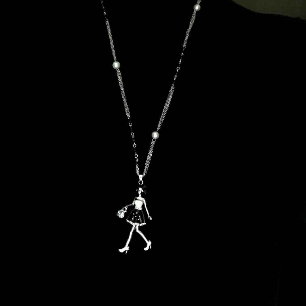 Brand New Long Black and White Pearl Necklace